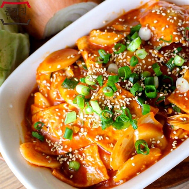 Kluski Ryżowe Koreańskie Tteokbokki Topokki Plasterki 500g JONGGA