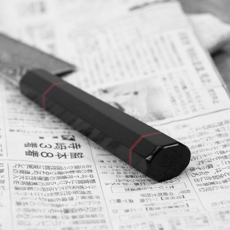 Kanetsune Namishibuki SG-2 Nóż Santoku 18 cm i Ochraniacz Saya