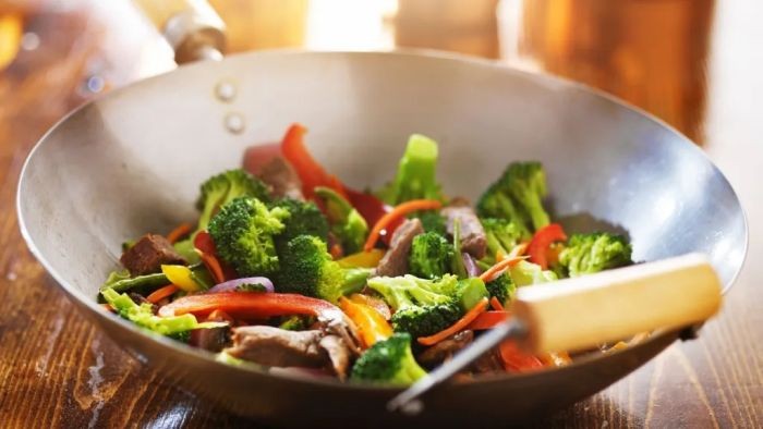 Smażona Potrawa w Woku