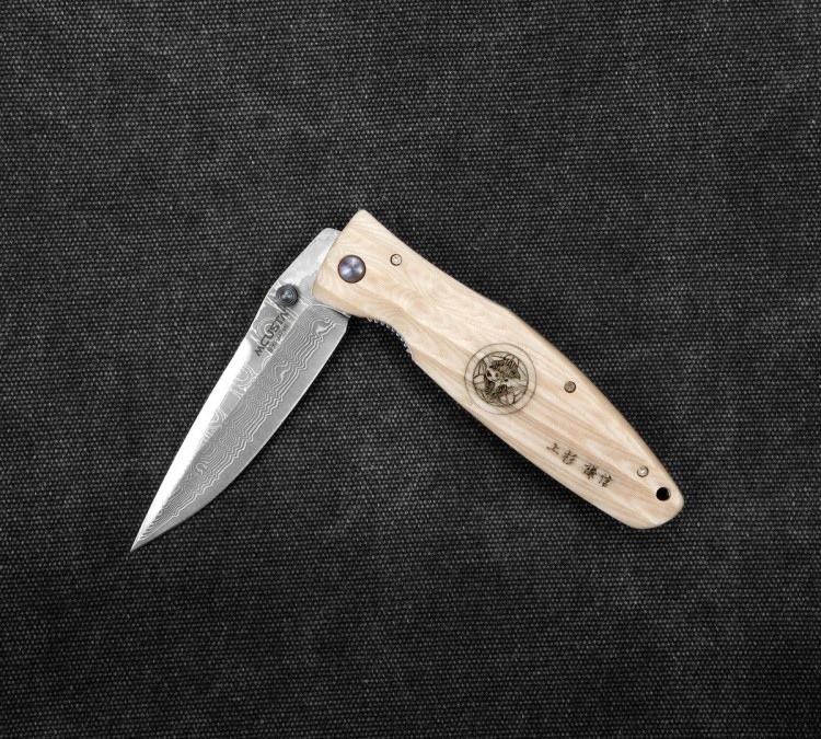 Mcusta Sengoku White Micarta Nóż Damascus