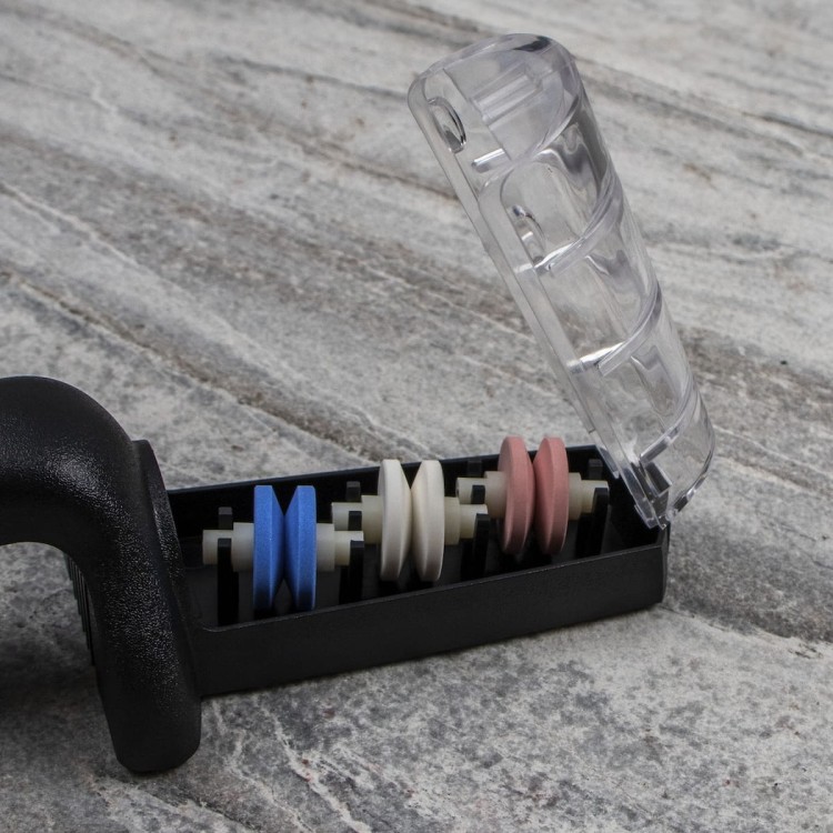 Global Japońska Ceramiczna Ostrzałka Wodna 3 Fazowa Do Ostrzenia Noży Stalowo-Czarna G-913/SB