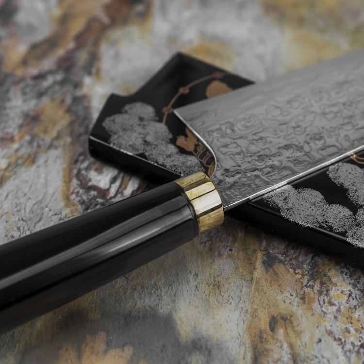 Takeshi Saji Art Fujin Raijin Ręcznie Kuty R-2 Japoński Nóż Kuchenny Santoku 18cm + Saya