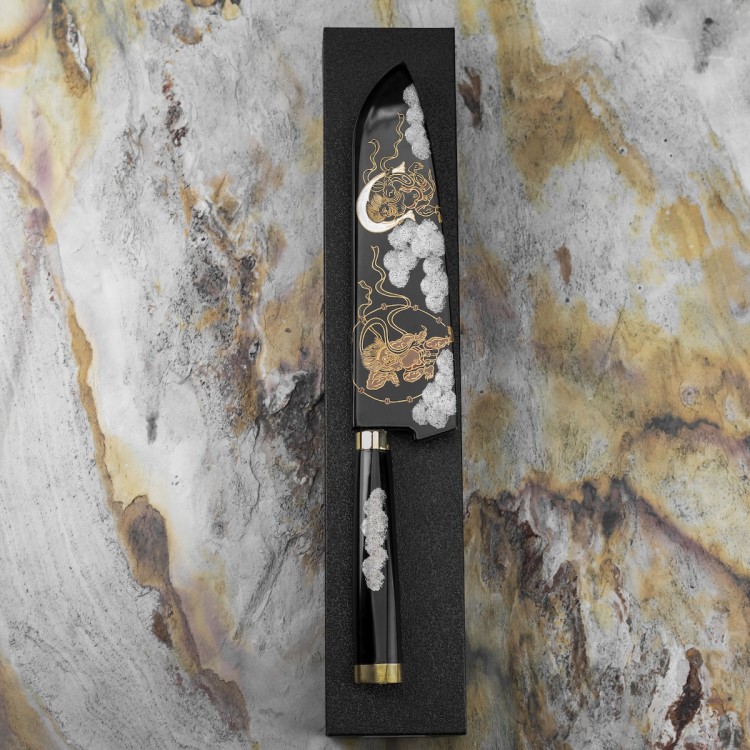 Takeshi Saji Art Fujin Raijin Ręcznie Kuty R-2 Japoński Nóż Kuchenny Santoku 18cm + Saya