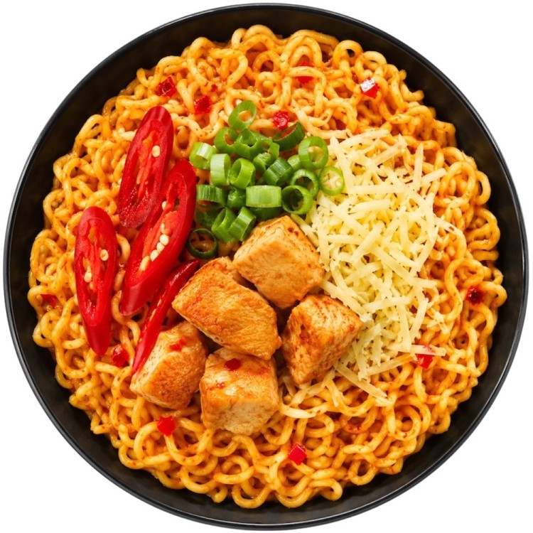 Azjatycka Zupka Błyskawiczna Makaron Instant Hot Ostry Kurczak i Ser Kubek Cup 97g OYAKATA