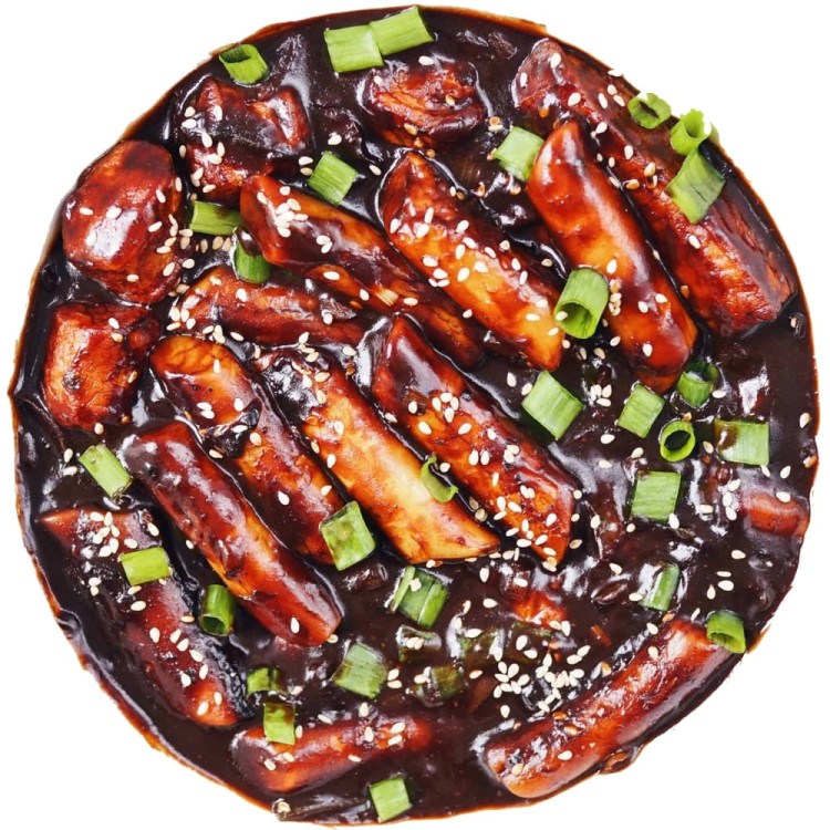 Koreańskie Kluski Ryżowe Topokki w Sosie z Czarnej Fasoli YOPOKKI 120g YOUNG POONG