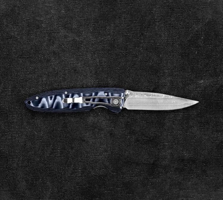 Mcusta Classic Wave Blue Micarta Nóż Damascus