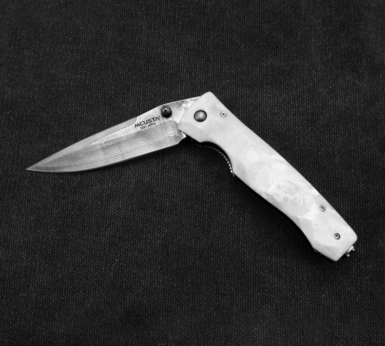 Mcusta Elite Corian Nóż Damascus
