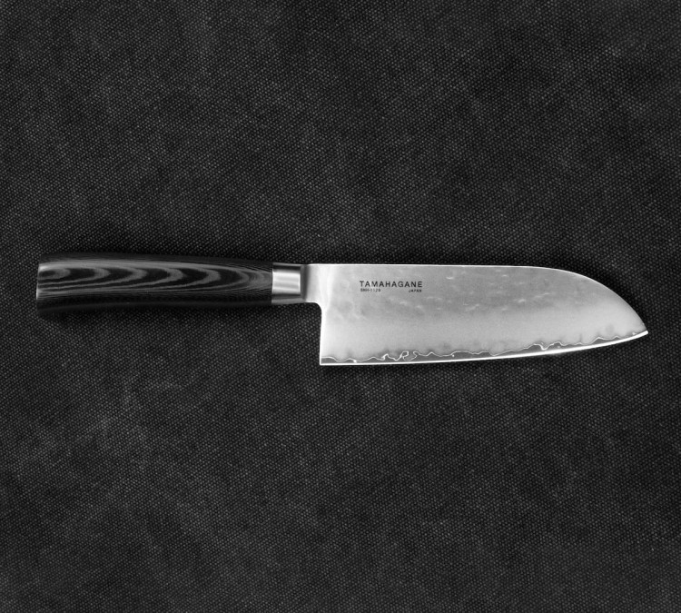 Tamahagane Tsubame Black Nóż Santoku 12cm