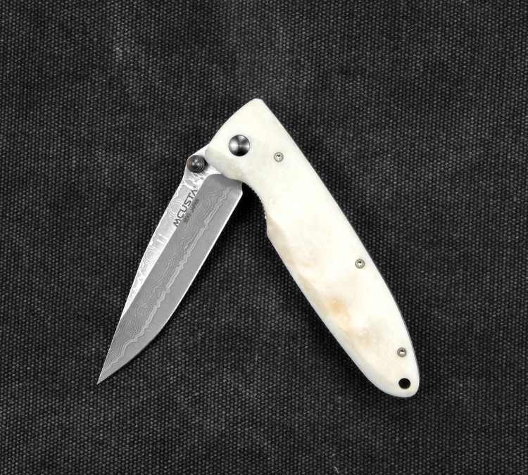 Mcusta Classic Wave Corian Nóż Damascus