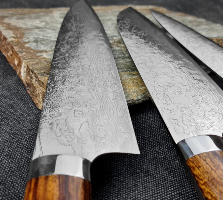 Takeshi Saji R2 Diamond Nóż Ręcznie Kuty Santoku 18cm