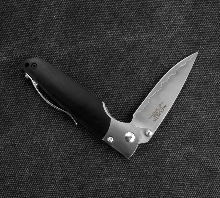 Mcusta Shinra Nóż Mixture Black Pakka SPG2
