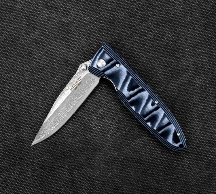 Mcusta Classic Wave Blue Micarta Nóż Damascus