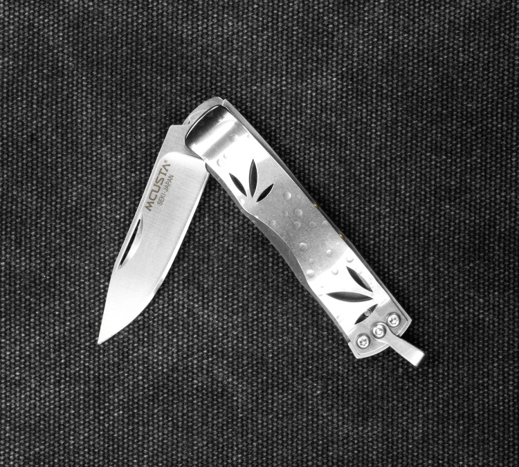 Mcusta Neckknife Bamboo Corian Nóż 8A