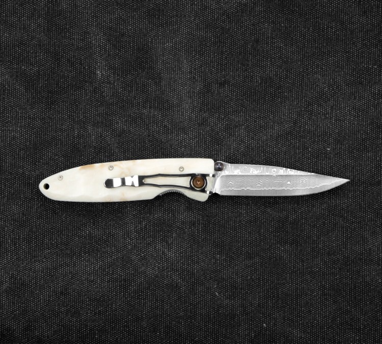 Mcusta Classic Wave Corian Nóż Damascus
