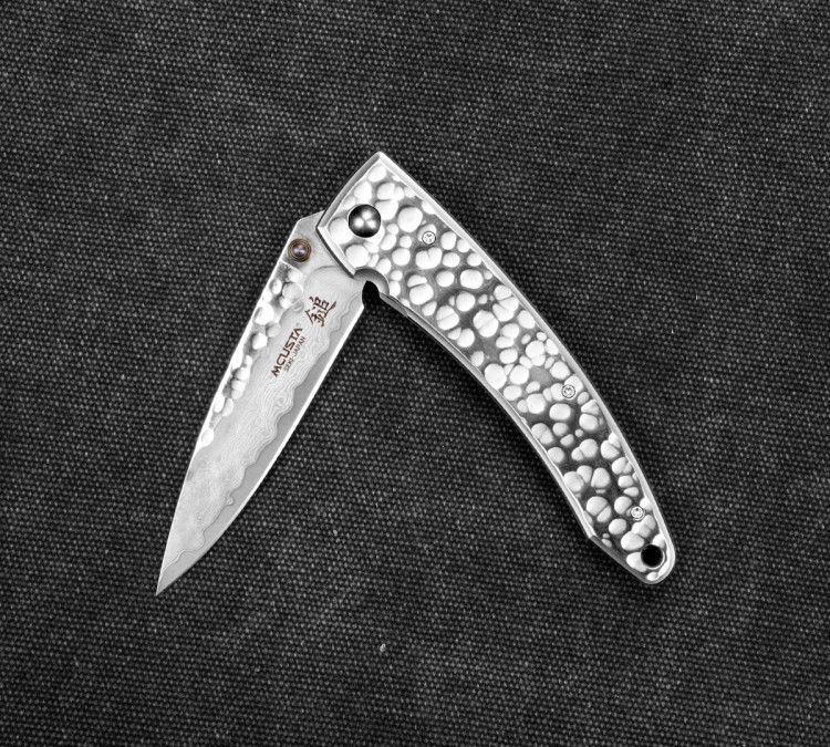 Mcusta Forge Młotkowany Nóż Damascus